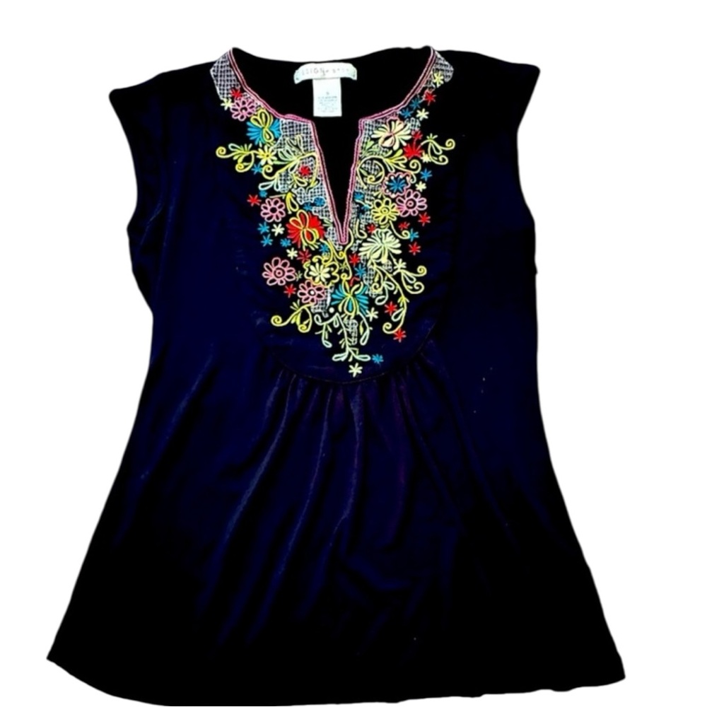 Design History Black Sleeveless Embroidered Blouse. Size Small